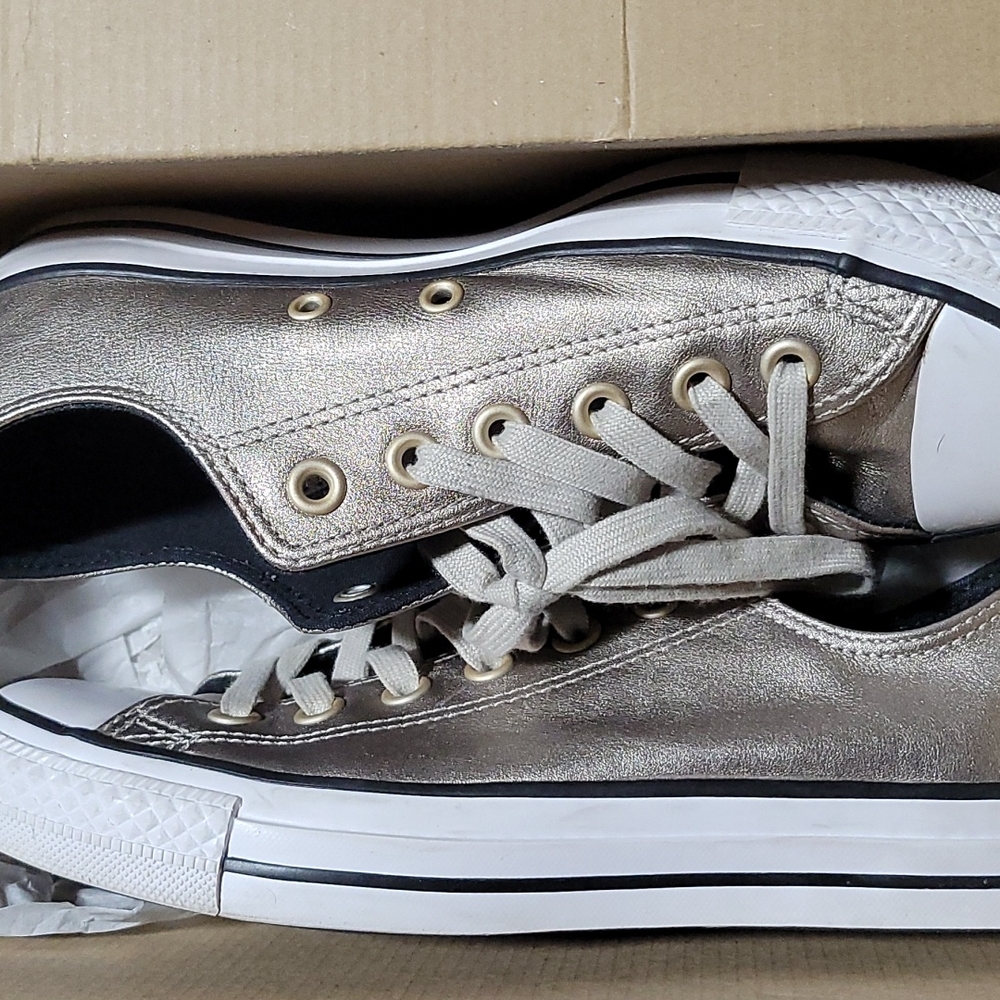 Converse Women's size 7